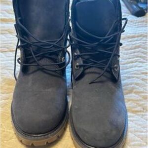 woman’s blue suede timberland boots